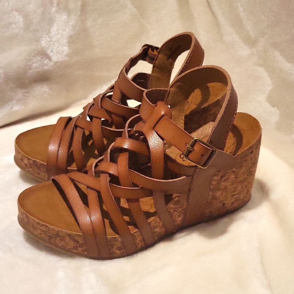 Brown leather platform sandals 8.5